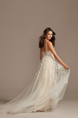 Wedding Dresses & Gowns